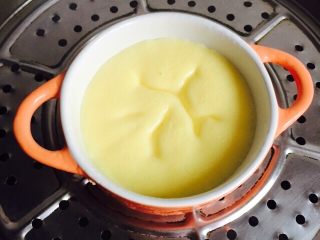 9、火龙果蒸蛋,蒸熟后不要马上打开盖子再焖一分钟即可