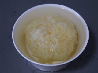 2、紫薯银耳粥,银耳提前泡发好
