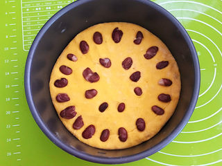 20、南瓜蒸糕,再撒上一层大豆