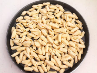 23、炒猫耳朵,逐一做好的猫耳朵