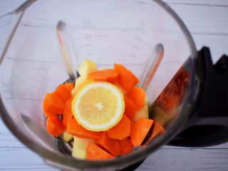 7、苹果胡萝卜汁,加入柠檬