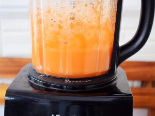 10、苹果胡萝卜汁,然后坐等程序结束即可