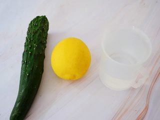 1、黄瓜汁,准备好材料