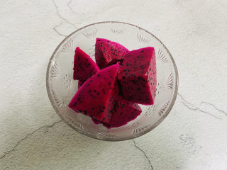 2、????秋天的第一杯火龙果撞燕麦奶‼️,火龙果去皮切块