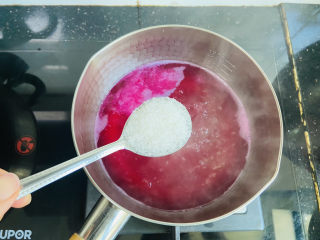 4、????秋天的第一杯火龙果撞燕麦奶‼️,加入一汤勺白砂糖