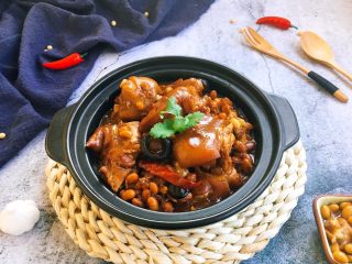 20、美容养颜养生菜 黄豆煲猪手,成品图。