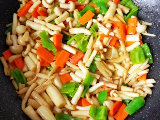 13、蚝油海鲜菇,翻炒均匀即可出锅啦！