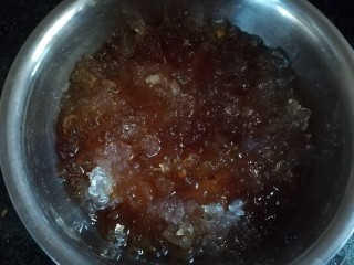 5、女人养颜美容的圣品，银耳桃胶红枣羹,完全发好的桃胶