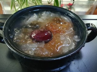 13、女人养颜美容的圣品，银耳桃胶红枣羹,已成品图