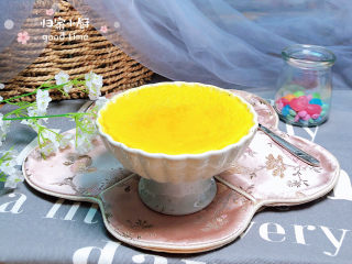 18、南瓜布丁,一碗金灿灿又营养的南瓜布丁就做好了！淋上一些蜂蜜更好吃。