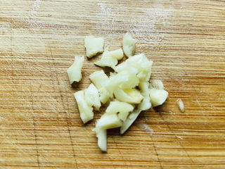 5、丝瓜炒蛋,蒜末