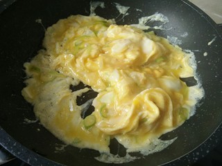 8、海蛎子炒鸡蛋,找到图中状态，不要凝固了