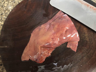 1、青椒炒猪肝,新鲜猪肝一块约半斤