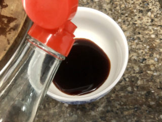 16、青椒炒猪肝,一汤匙料酒