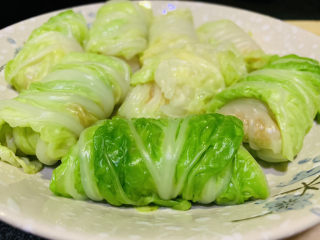 15、白菜包肉,包好的白菜,摆盘里