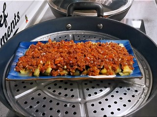 21、肉末蒸茄子,水开后放入蒸锅