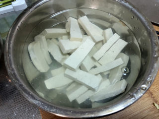 15、海参烧豆腐➕海参娃娃菜烧豆腐,捞出浸凉水备用