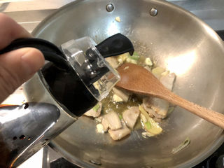 22、海参烧豆腐➕海参娃娃菜烧豆腐,淋一茶匙老抽煸炒上色