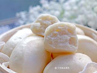 9、刀切小馒头,奶香馒头完美出锅，淡淡的奶香，好吃