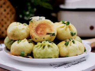 24、双色西葫芦韭菜生煎包,成品一