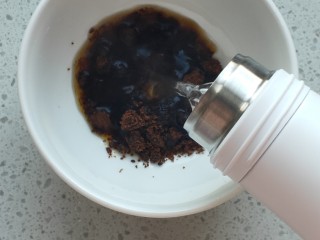 7、红糖麻糍,20g红糖中加60g开水