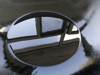 10、香炸胡瓜鱼,热锅倒入适量油。