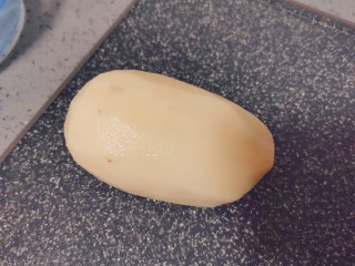 2、莲藕炒肉片,莲藕去皮