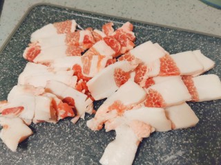 5、莲藕炒肉片,猪肉切片