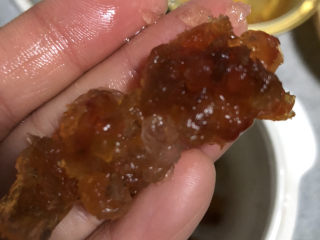 11、木瓜炖银耳,清洗去除杂质。