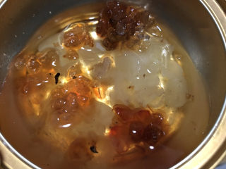 10、木瓜炖银耳,桃胶全部泡发开。