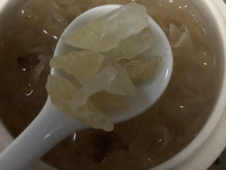 16、木瓜炖银耳,剩余半小时前放入冰糖。