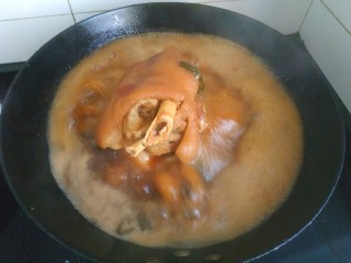 13、东坡肘子,收汁