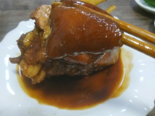 16、东坡肘子,吃一口，满满的胶原蛋白