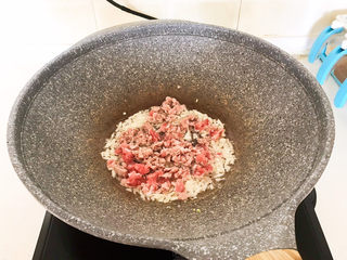 7、蒜蓉小白菜,加入猪肉末