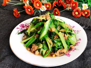 16、蒜蓉小白菜,蒜蓉小百菜清淡爽口，底油少盐，没有添加任何香料，健康营养，非常适合宝宝食用~