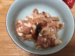 5、白玉菇炒肉,1/4茶匙耗油