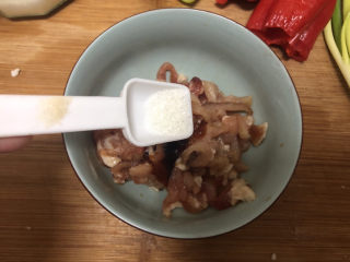 6、白玉菇炒肉,少许白糖
