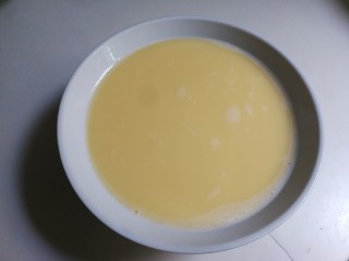 6、蒸鸡蛋羹,过滤一遍，我平时着急不过滤一样吃????