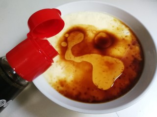 10、蒸鸡蛋羹,放入适量香油