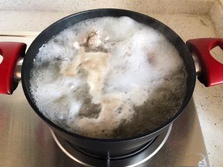 9、冰糖腐乳猪蹄,煮15分钟左右