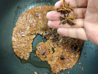 9、红烧鹌鹑蛋,再加入大料。