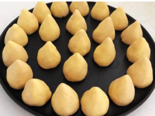 10、玉米面窝窝头,逐一做好的小窝头