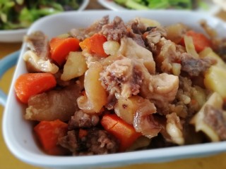 15、筋头巴脑锅,汤汁泡米饭，一碗接一碗。