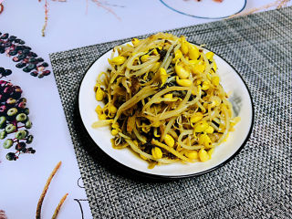 17、清炒黄豆芽,清炒黄豆芽，完成