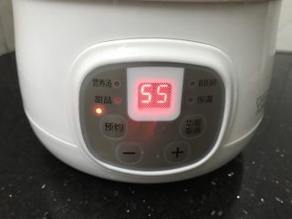 9、花胶红豆炖牛奶～美容养生甜品,设置好时间，懒人法，晚上预约，次早享用，哈哈