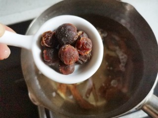 9、桂圆鸡蛋汤,桂圆，