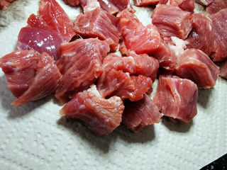 11、椒盐牛肉,吸去表面水分