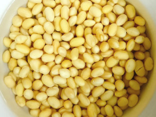 1、黄豆焖猪蹄,黄豆提前浸泡3—4小时
