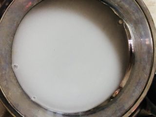 24、牡蛎豆腐汤,加入一些清水搅拌成勾芡水