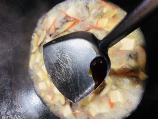 26、牡蛎豆腐汤,加入适量蚝油